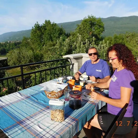 Chez Nous. B&B Bassy